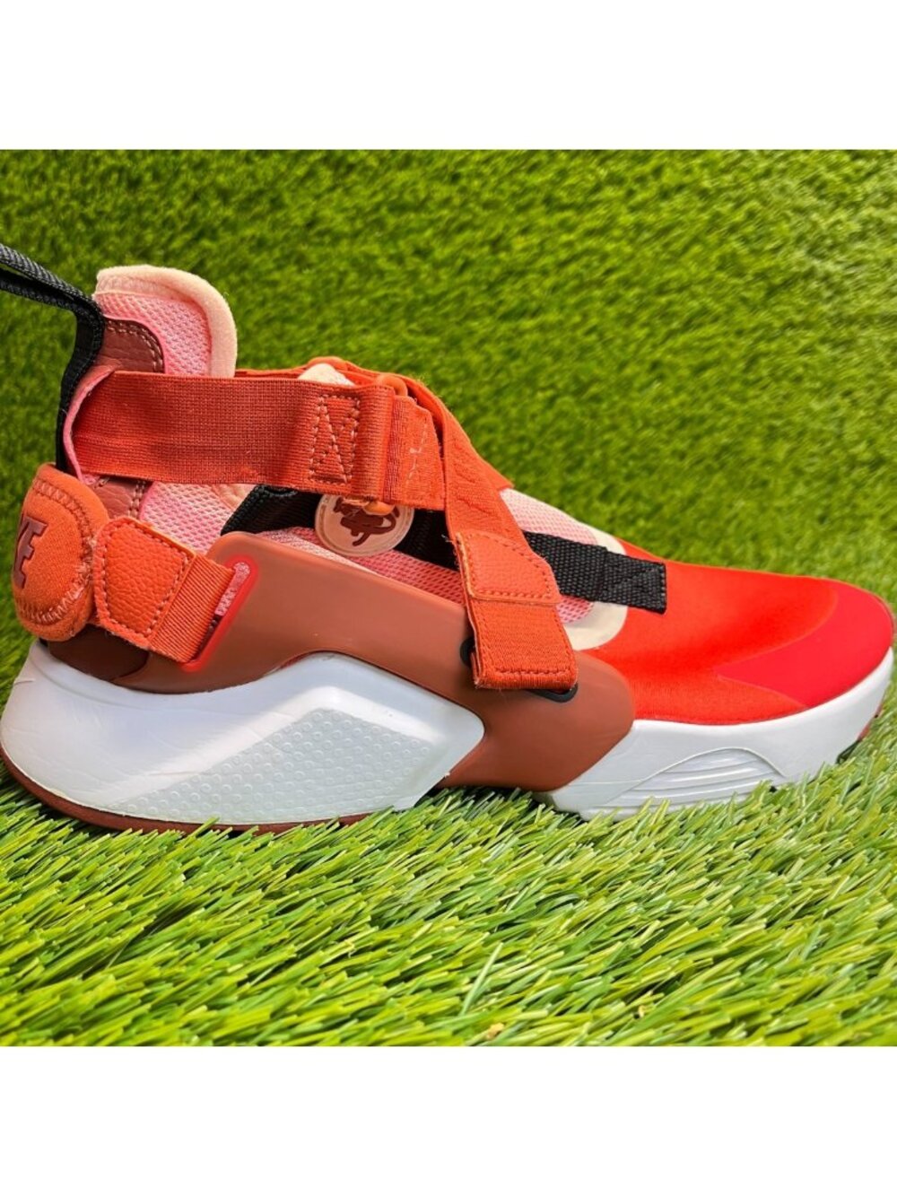 Nike Huarache City Girls Size 6Y Orange White Running Athletic Shoes Sneakers